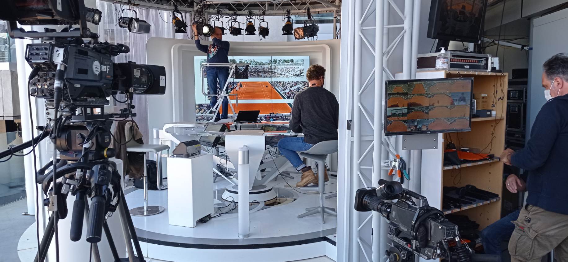 Videlio Services maintenance - ingenierie - conception - projets audiovisuels - intégration et déploiement Videlio Services maintenance - ingenierie - conception - projets audiovisuels - intégration et déploiement