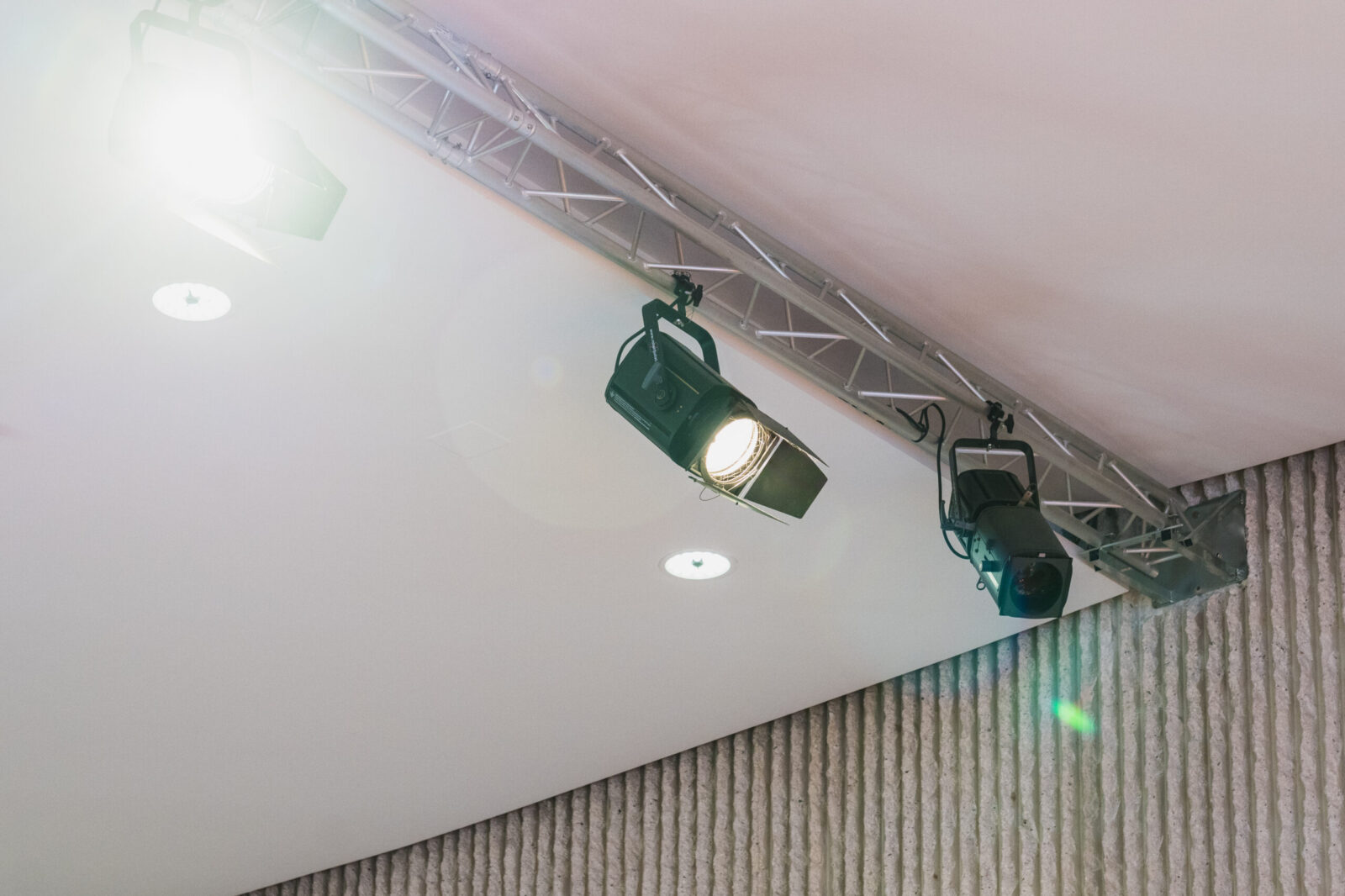 Illustration du dispositif audiovisuel déployé par Videlio Events pour la captation streaming du congrès Metal AMS 2024 - CETIM