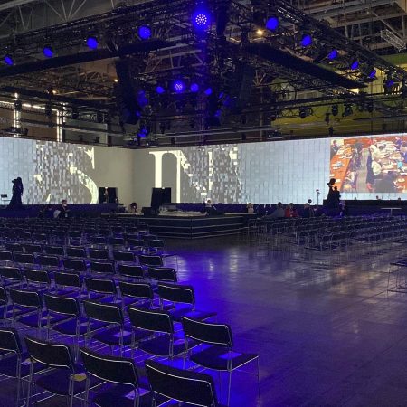 Illustration d'un meeting politique où Videlio a conçu un dispositif immersif avec projection holographique - 1