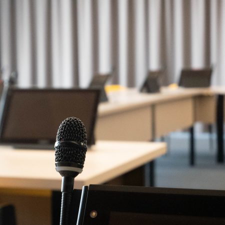 Illustration du dispositif audiovisuel déployé par Videlio pour la nouvelle salle du conseil du CHU Reims - 5