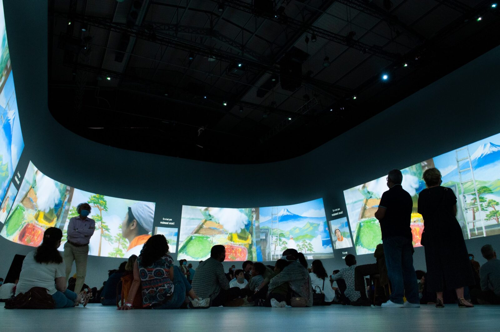 Illustration du dispositif immersif avec videoprojection à 360 degrés et son spatialisé réalisé par Videlio pour JAM CAPSULE - scénographie immersive - 3