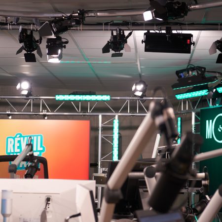 Illustration du dispositif audiovisuel déployé par Videlio pour transformer le Studio Mouv’ de France Radio - 9