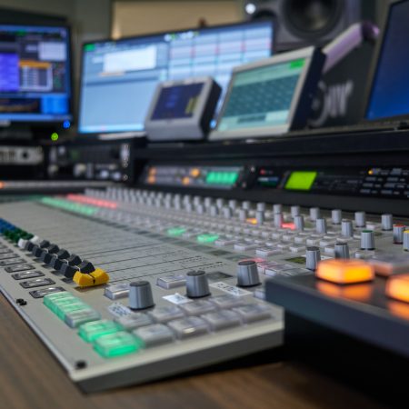 Illustration du dispositif audiovisuel déployé par Videlio pour transformer le Studio Mouv’ de France Radio - 13