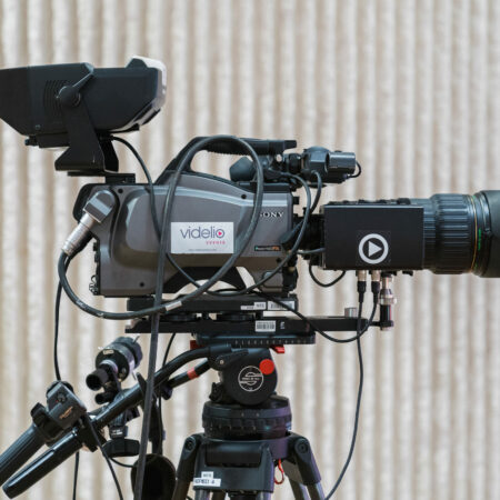 Illustration d'une caméro de Videlio Events utilisée pour la captation streaming du congrès Metal AMS 2024 - CETIM