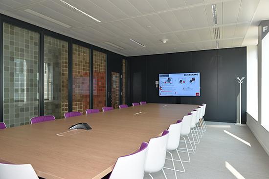 Illustration salle de reunion partage sans fil
