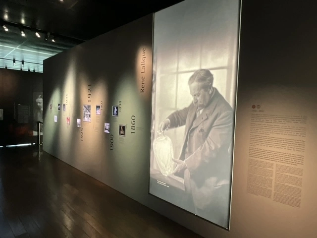 Musée Lalique Moniteurs IIYAMA Tactiles Ou Informatifs