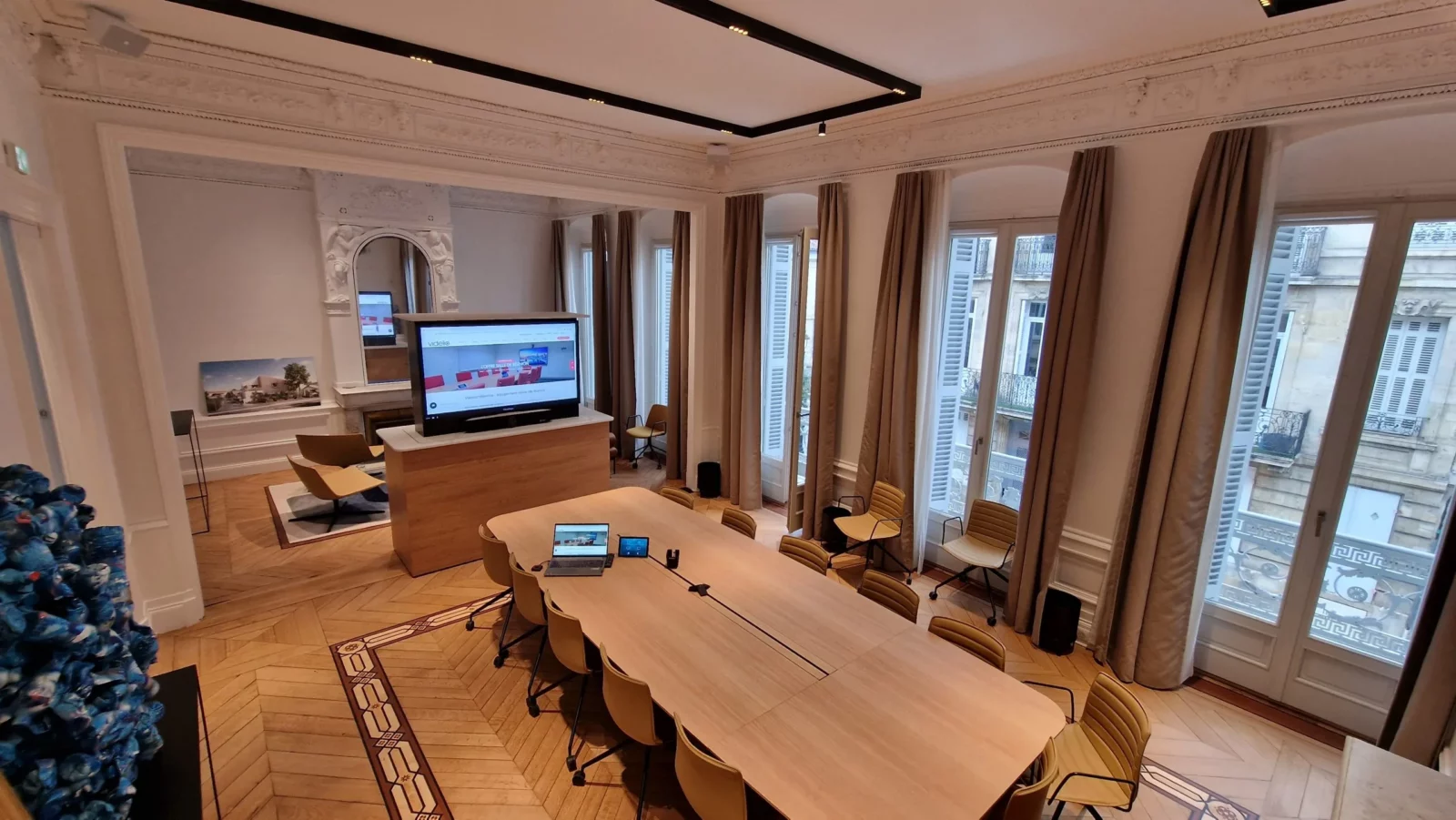 REALITES SALLE DE REUNION   ECRAN